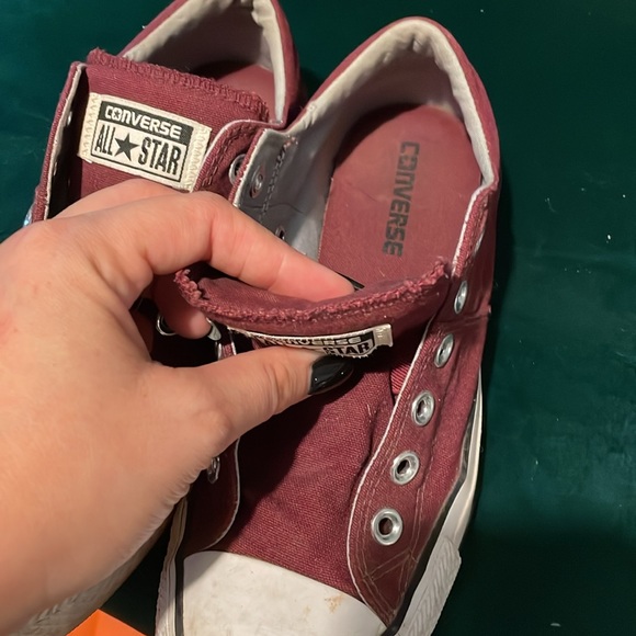 Converse size 8 Women’s maroon - Picture 2 of 8